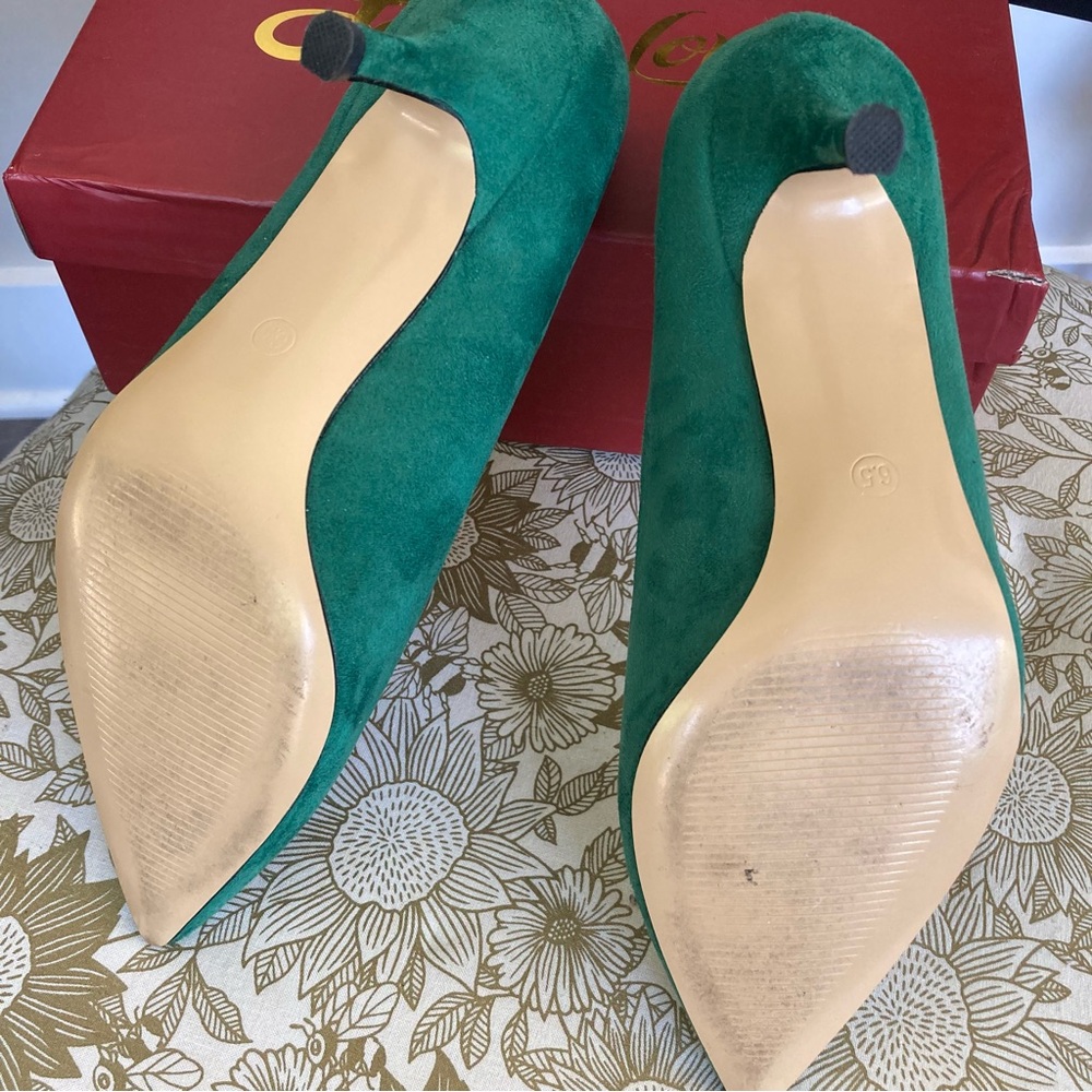 Joy in Love Emerald green suede pumps - Picture 3 of 3